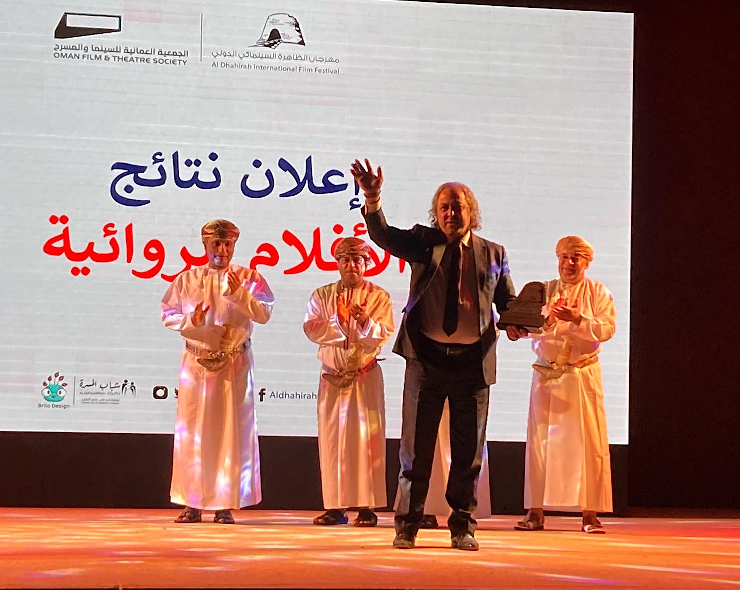 يوسف علاري يحصد الجائزة الأولى من مهرجان الظاهرة السينمائي الدولي عن فئة الأفلام الروائية ليكون فيلمه أفضل فيلم 4