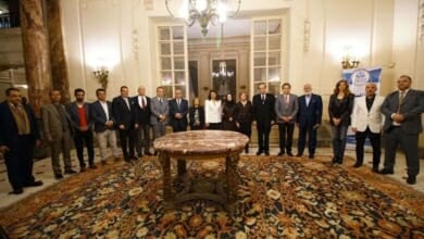 المائدة المستديرة Copy