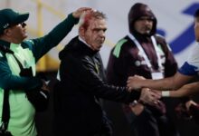 Mexico coach Javier Aguirre's head bleeds