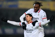 Tijjani Reijnders celebrates his goal against Verona with Rafael Leao.