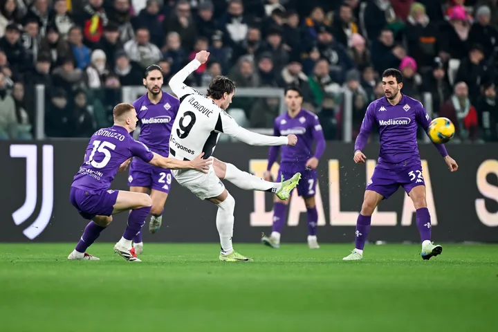 Vlahovic's shot during Juventus vs Fiorentina match