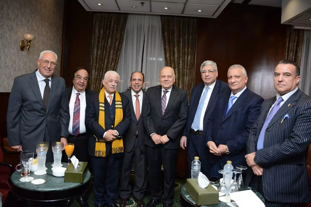 عمرو عزت 