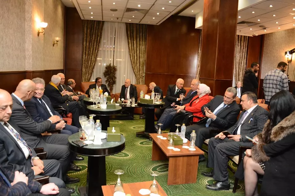 عمرو عزت 