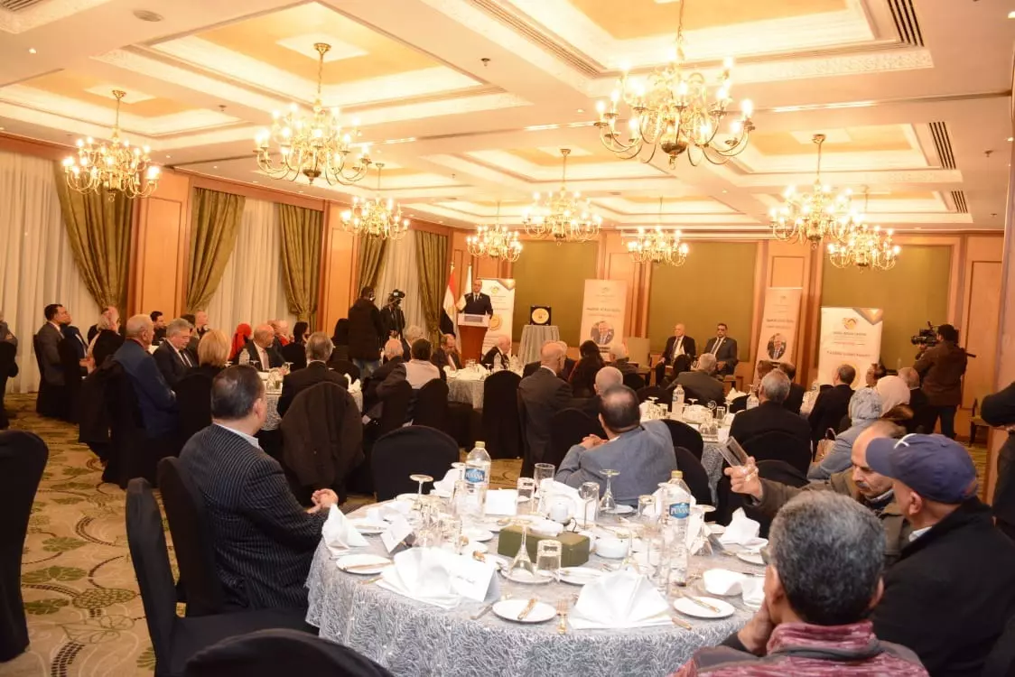 عمرو عزت 