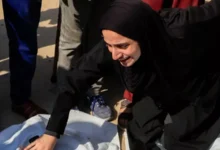 الطبيبة