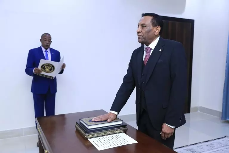كامل إدريس