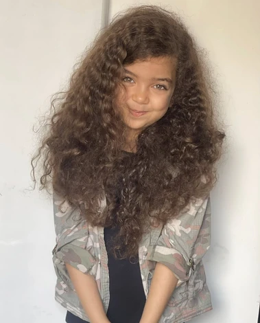 الطفلة آيسل