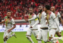 لاعبو منتخب مالي يحتفلون بهدف التعادل أمام منتخب المغرب