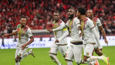 لاعبو منتخب مالي يحتفلون بهدف التعادل أمام منتخب المغرب