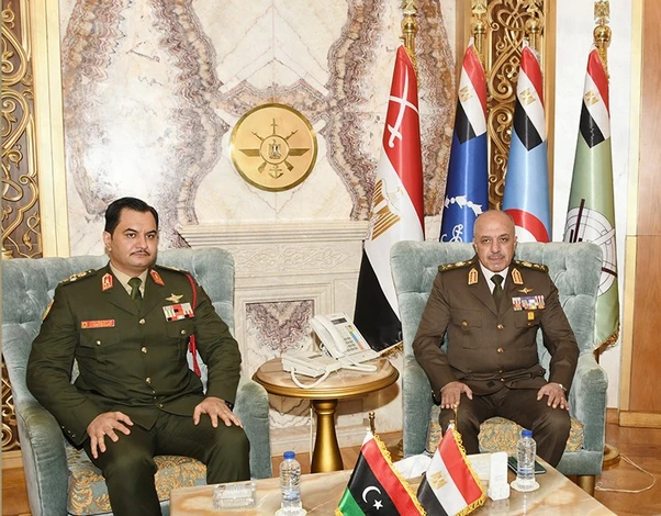 وزير الدفاع المصري وصدام حفتر