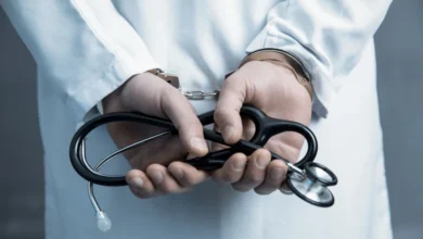 القبض على توأم يؤدي دور الطبيب