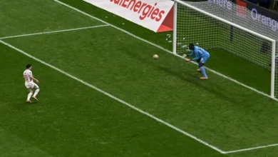 تصدي ميندي لركلة جزاء دياز