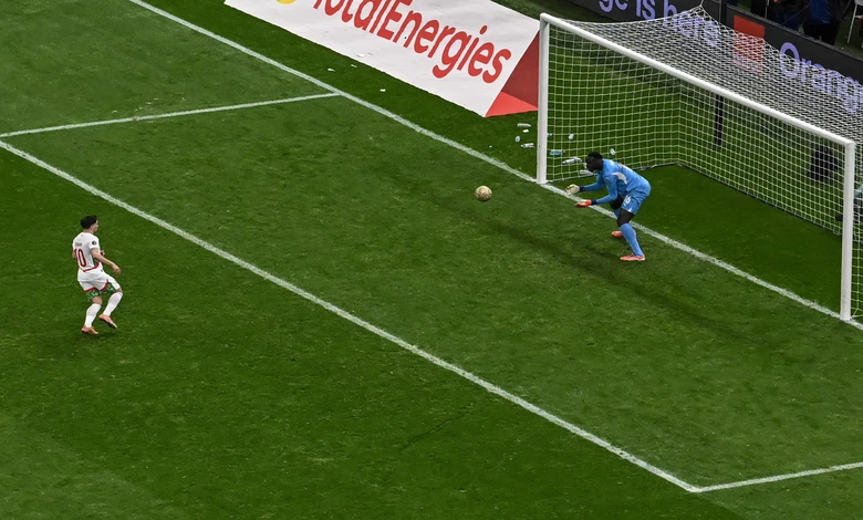 تصدي ميندي لركلة جزاء دياز