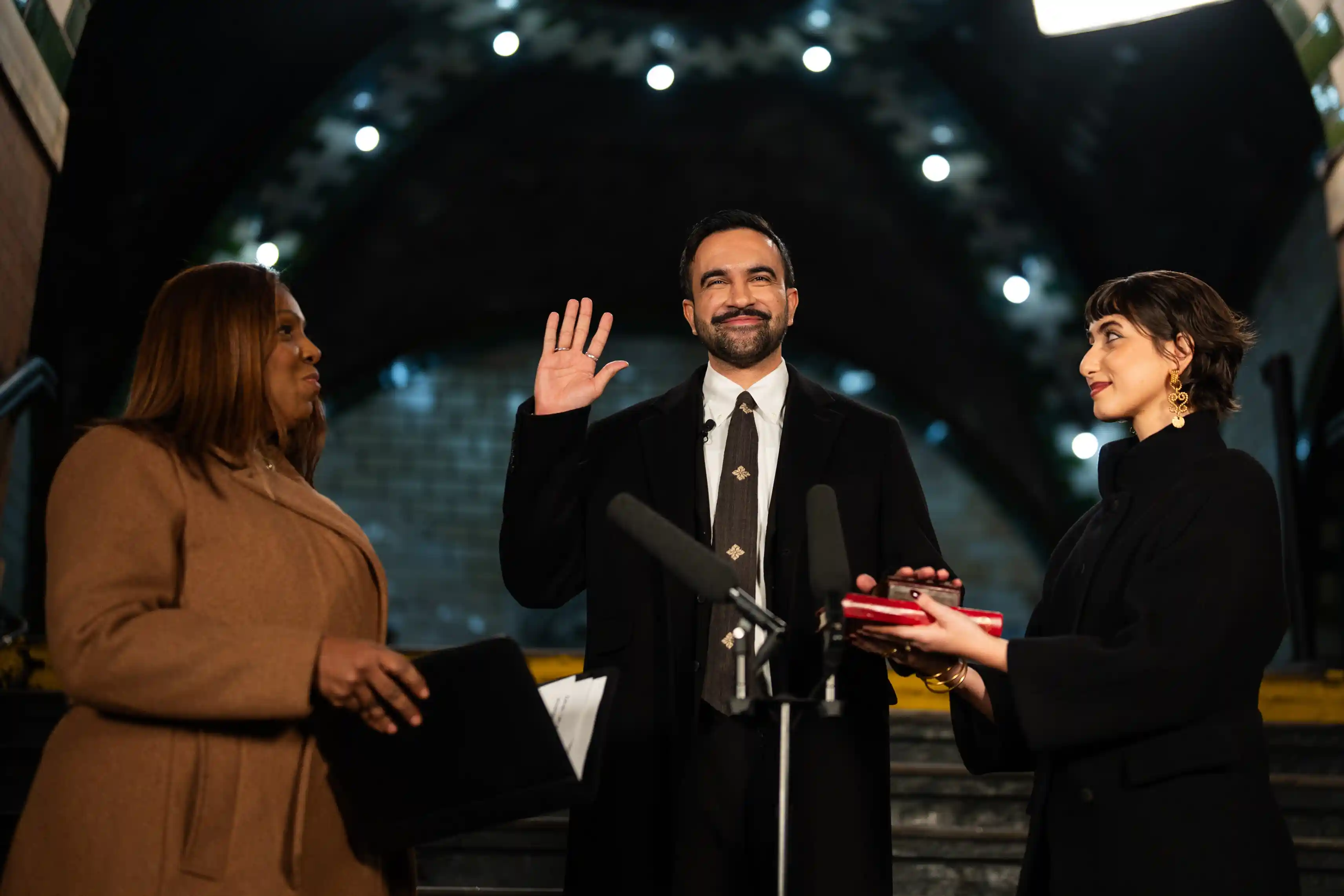 زهران ممداني يؤدي اليمين