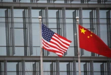 علم الصين وعلم أمريكا