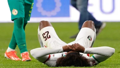 لاعب السودان على الأرض بعد مباراة السنغال