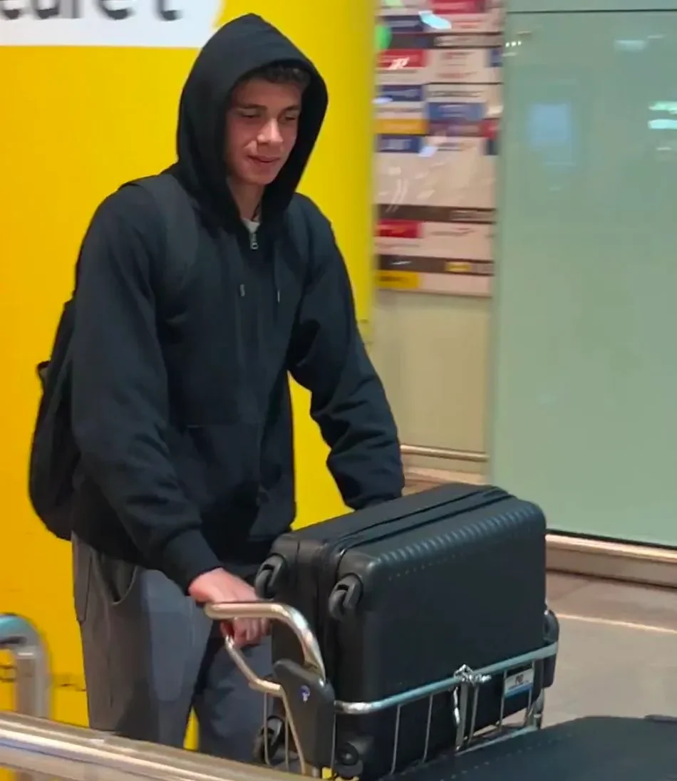 حمزة عبد الكريم يصل برشلونة