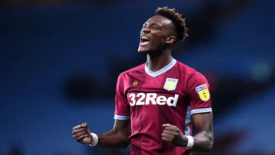 تامي أبراهام لاعب أستون فيلا