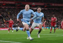 هالاند لاعب السيتي يحتفل بهدفه امام ليفربول