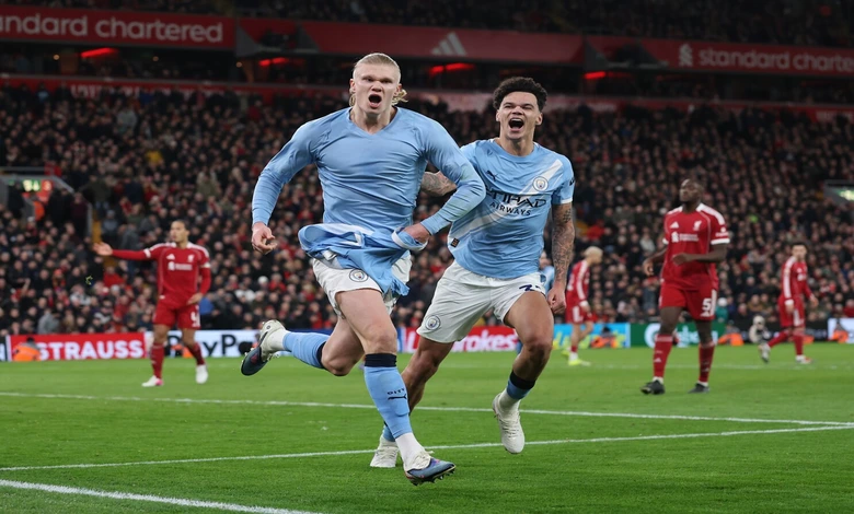 هالاند لاعب السيتي يحتفل بهدفه امام ليفربول