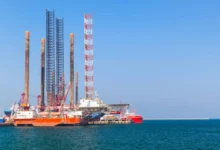 سفن بحرية للتنقيب عن النفط