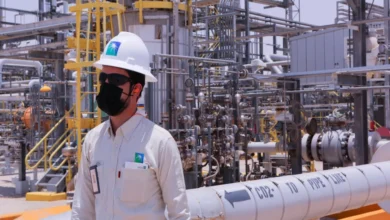 موظف في مصنع أرامكو في السعودية