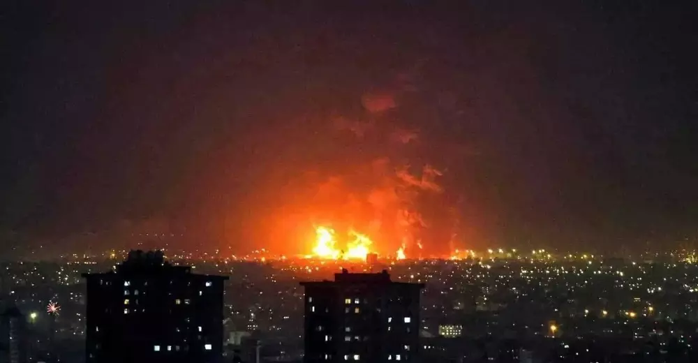 إيران
