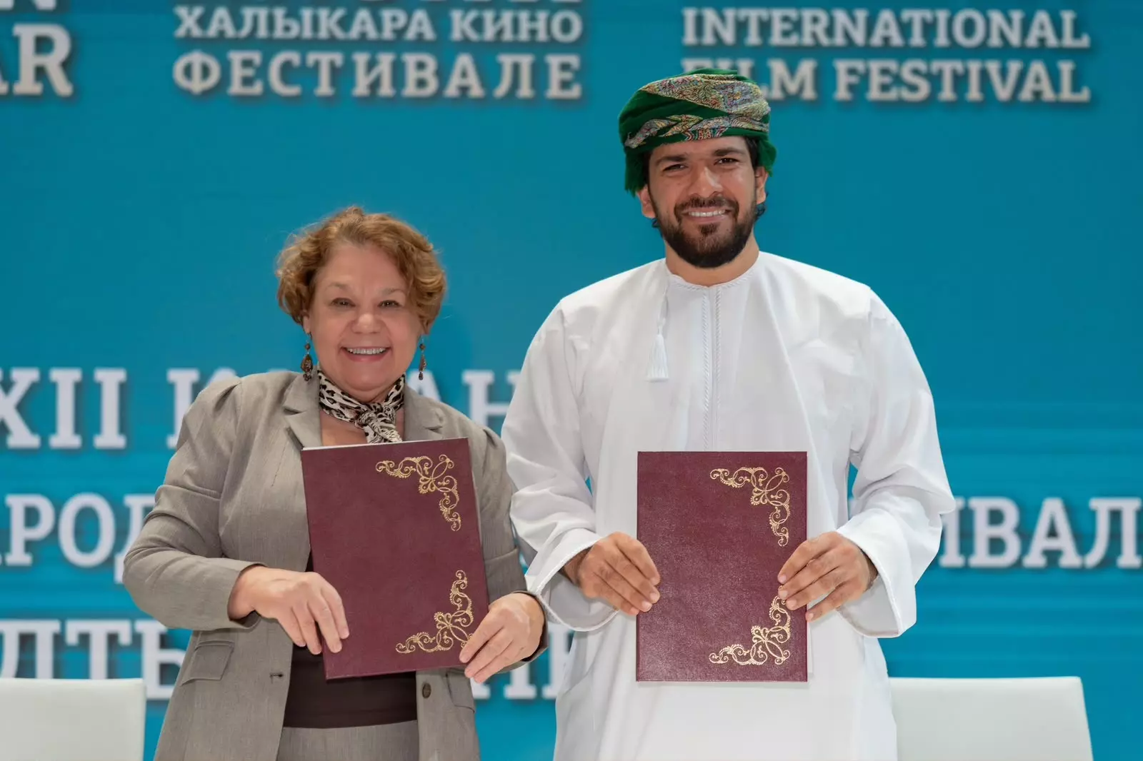عكس