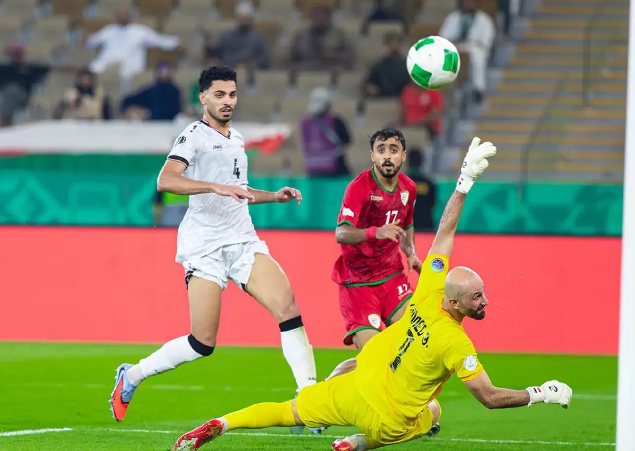 الأحمر